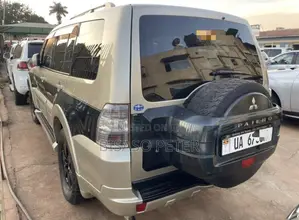 Mitsubishi Pajero 3.0 2011 Silver