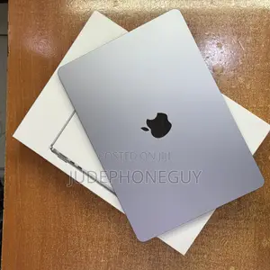 Laptop Apple MacBook Air 2022 M2 16GB Apple M2 SSD 512GB