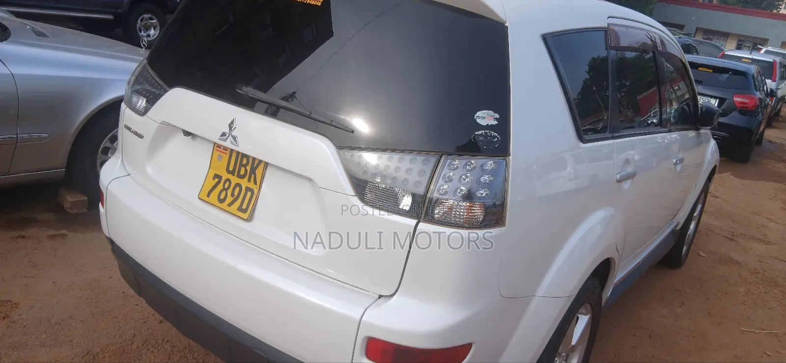 Mitsubishi Outlander 2010 White