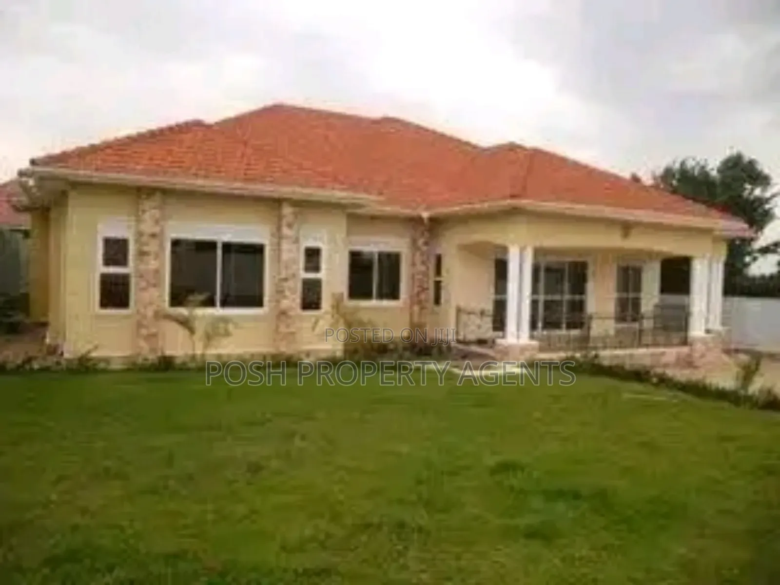 4bdrm Bungalow in Kitende Entebbe Road, Central Division for rent