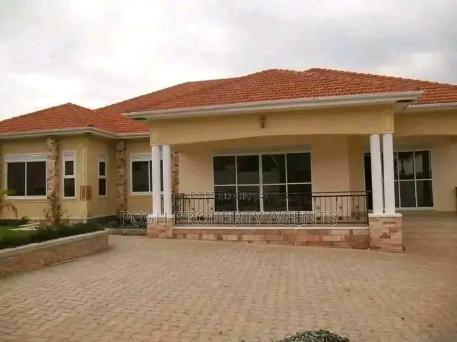 4bdrm Bungalow in Kitende Entebbe Road, Central Division for rent