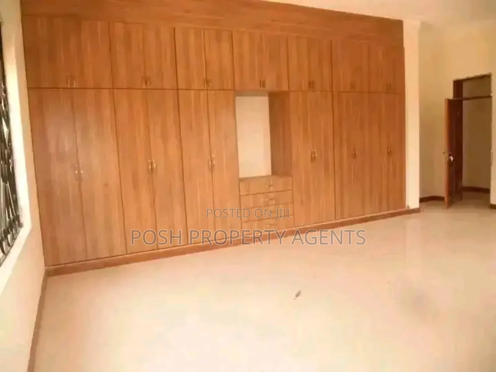 4bdrm Bungalow in Kitende Entebbe Road, Central Division for rent
