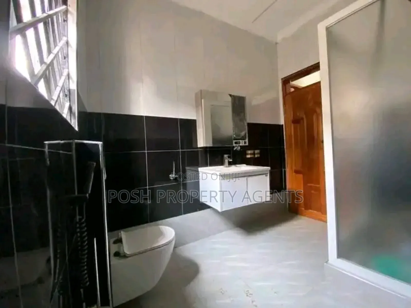 4bdrm Bungalow in Kitende Entebbe Road, Central Division for rent