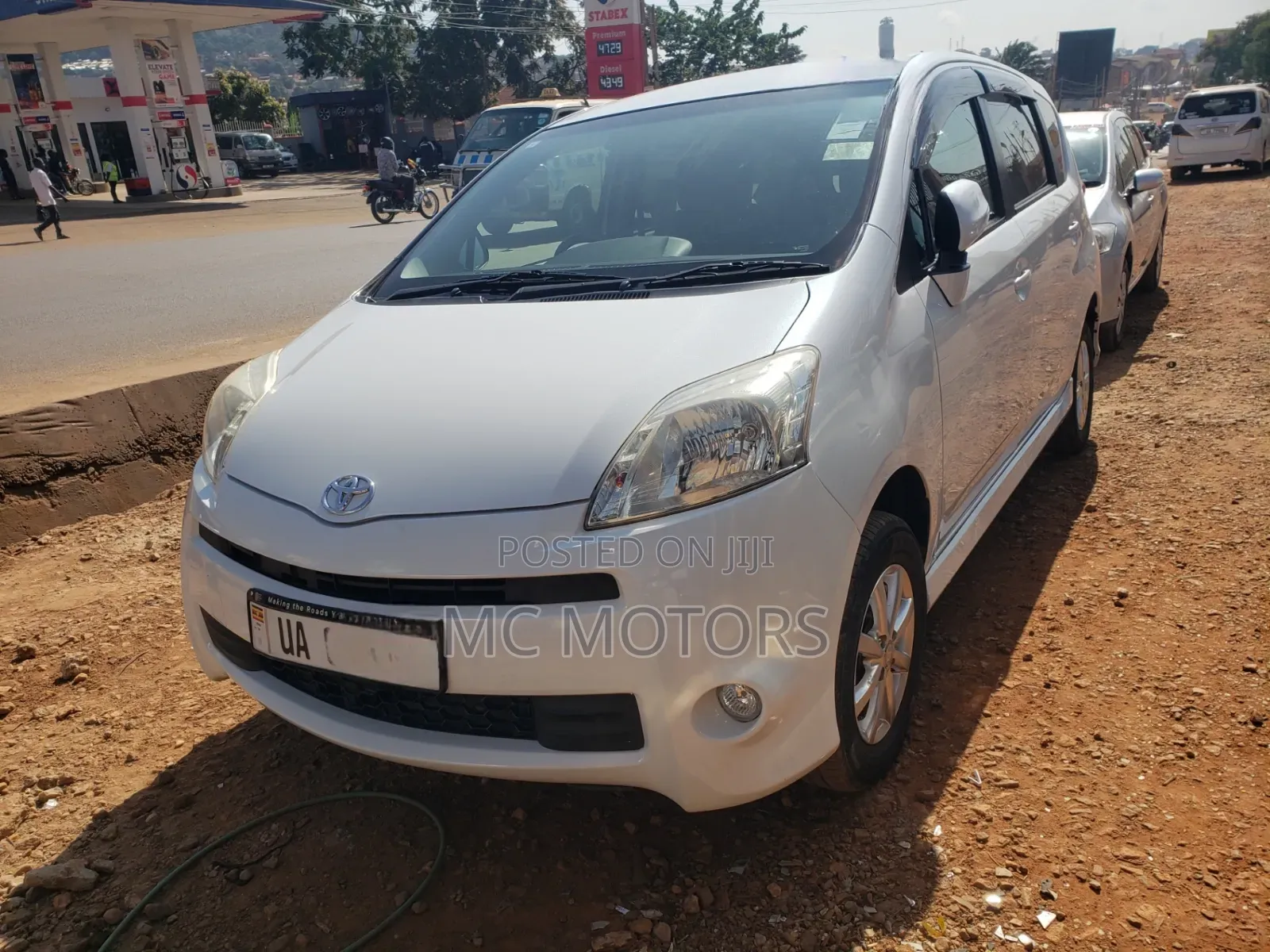 Toyota Passo Sette 1.5 AWD 2009 White