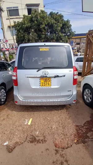 Toyota Noah 2010 Silver