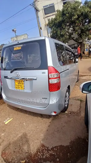 Toyota Noah 2010 Silver