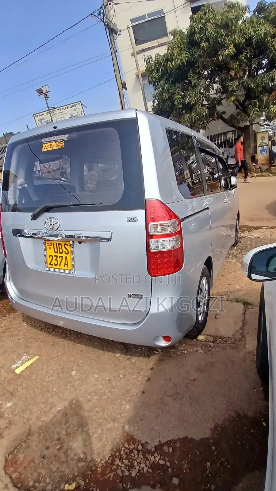 Toyota Noah 2010 Silver