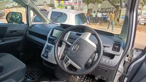 Toyota Noah 2010 Silver