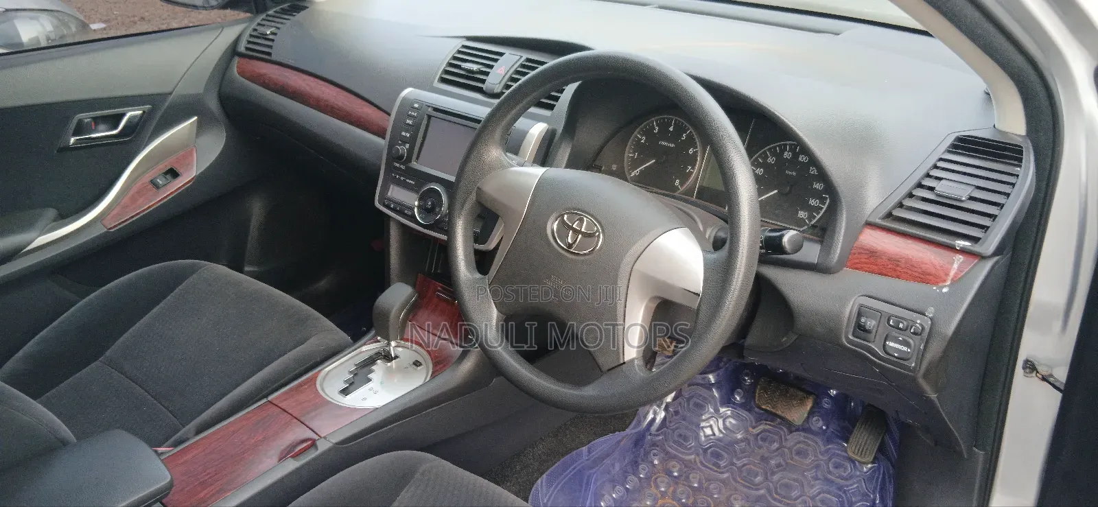 Toyota Premio 1.8 FWD 2011 Silver
