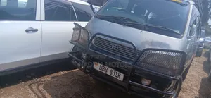 Toyota HiAce 2000