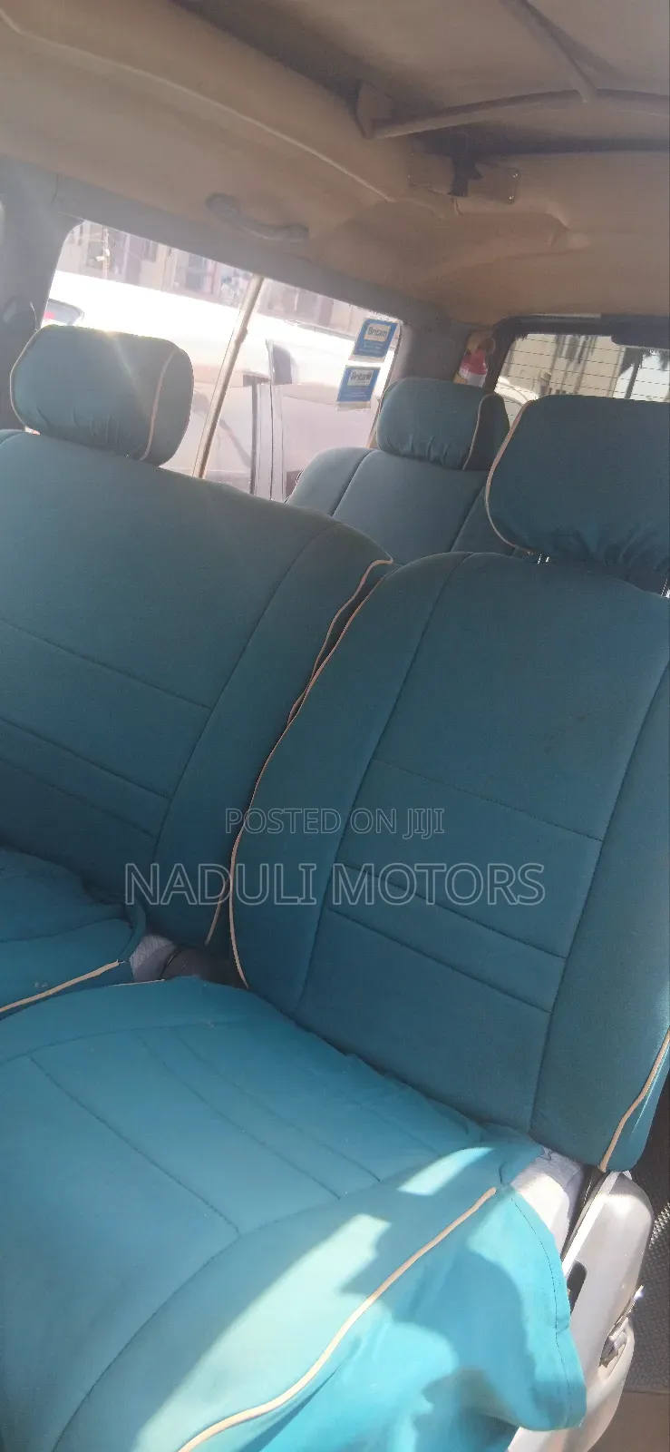 Toyota HiAce 2000