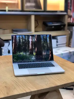 New Laptop Apple MacBook Pro 16GB Apple M1 Pro SSD 512GB