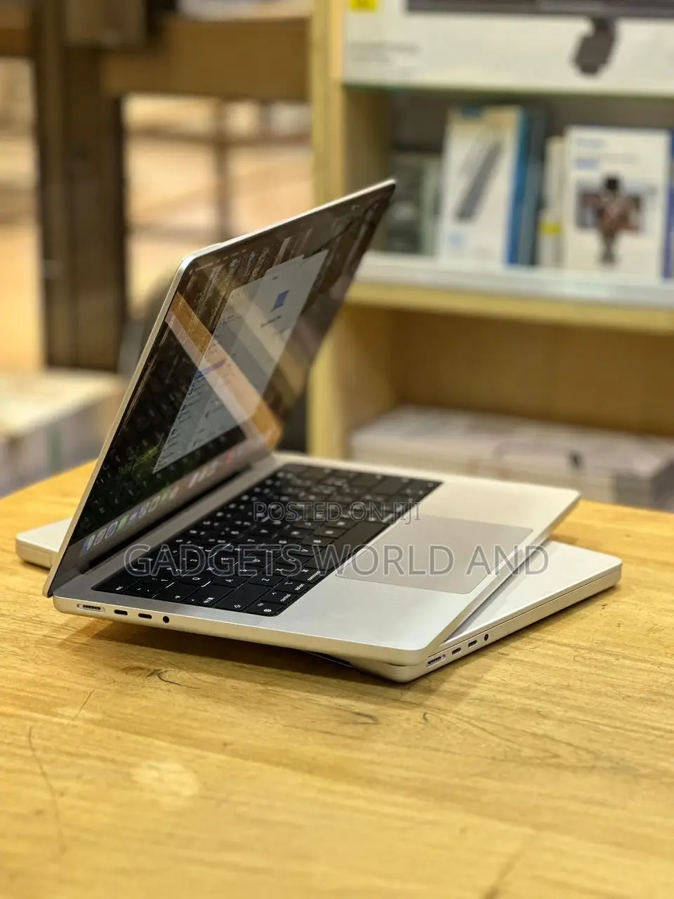 New Laptop Apple MacBook Pro 18GB Apple M3 Pro SSD 512GB