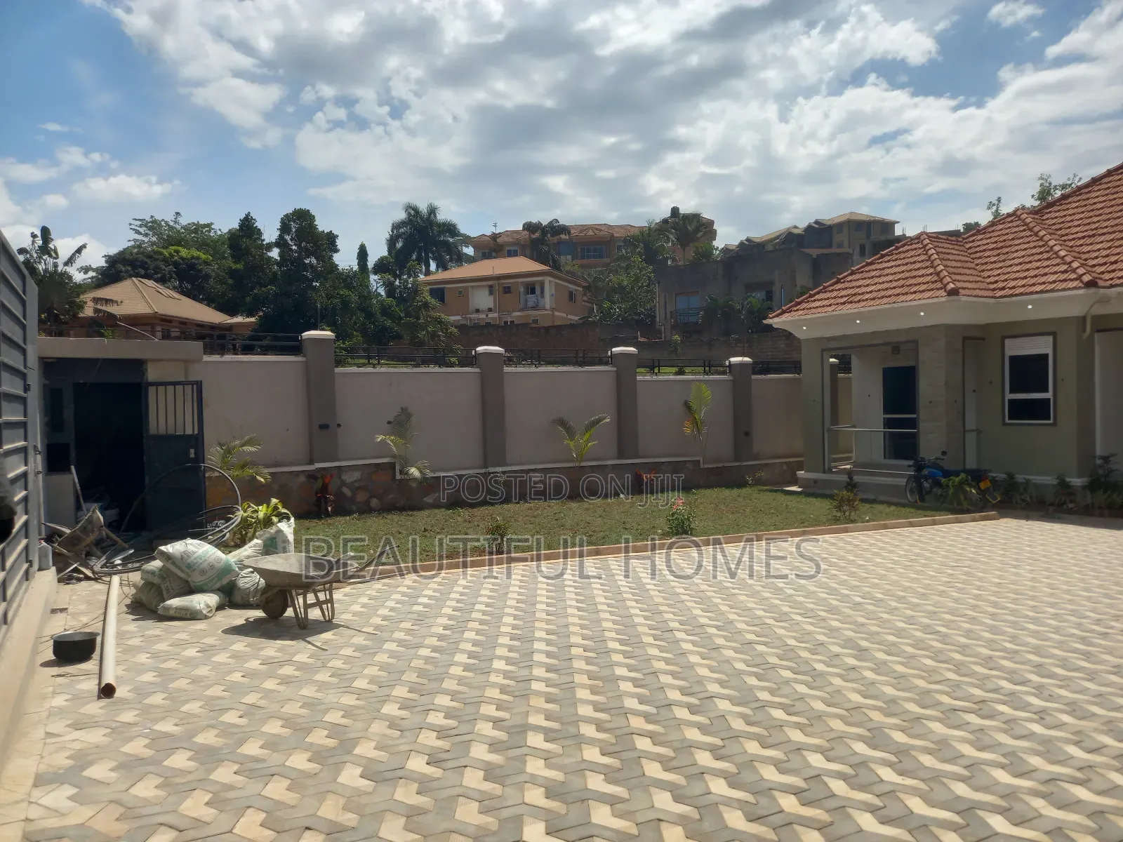 Furnished 5bdrm Bungalow in Kira for sale