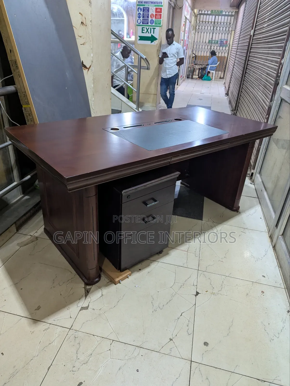 Executive Office Desk, 1.8 Metres// 180cm