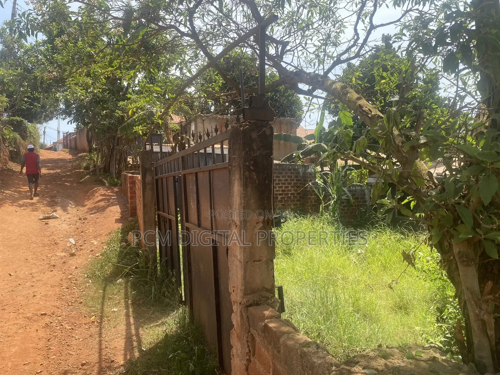 Bunamwaya Plot 45ft by 40ft on Main Road