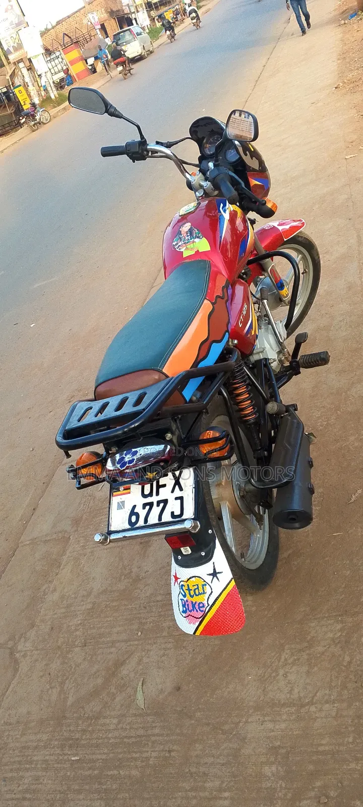 Bajaj Boxer 125 2023 Red