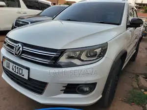 Volkswagen Tiguan R-Line 4Motion 4dr SUV AWD (2.0L 4cyl Turbo 6A) 2014
