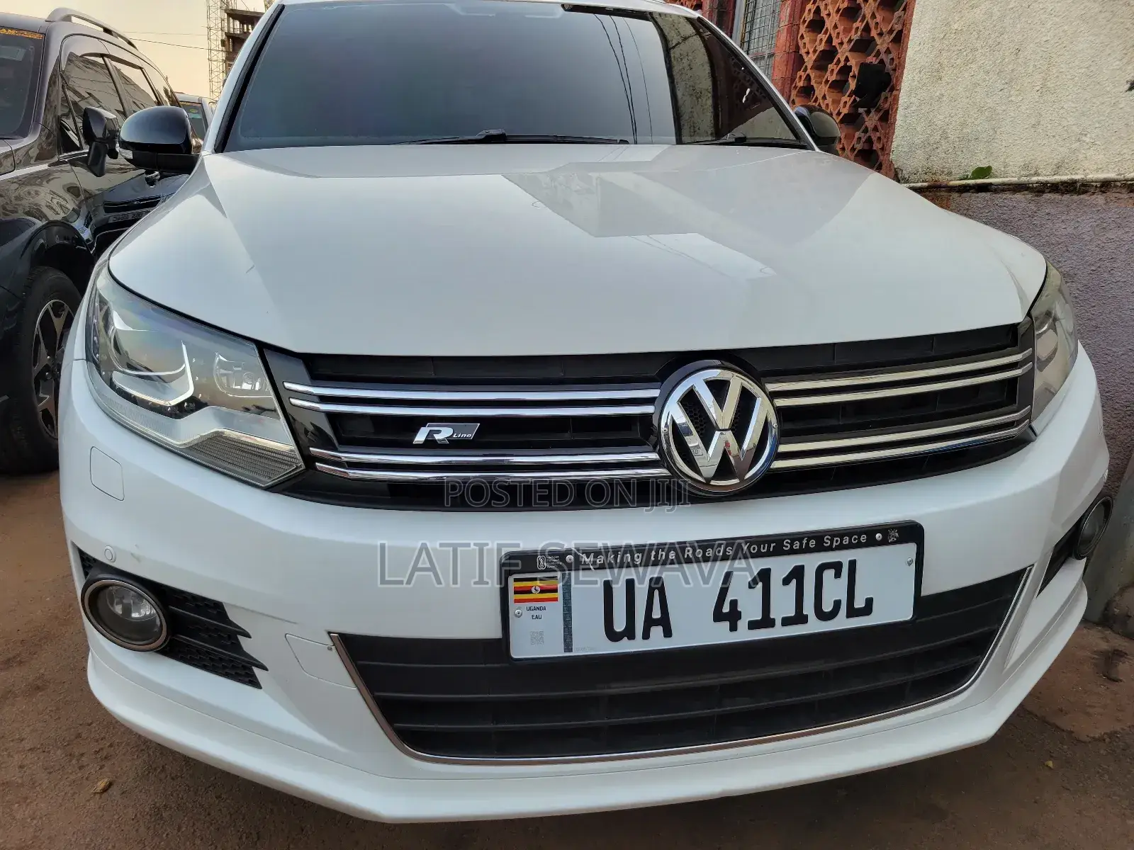 Volkswagen Tiguan R-Line 4Motion 4dr SUV AWD (2.0L 4cyl Turbo 6A) 2014