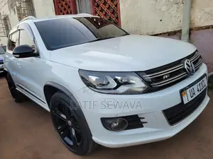 Volkswagen Tiguan R-Line 4Motion 4dr SUV AWD (2.0L 4cyl Turbo 6A) 2014