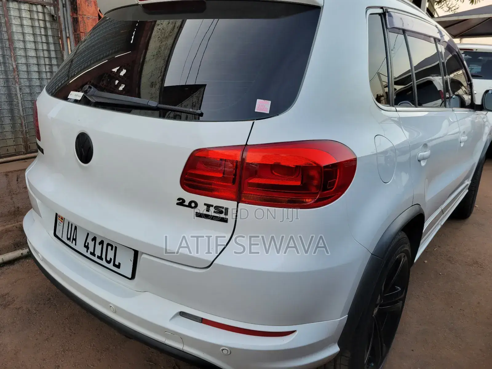 Volkswagen Tiguan R-Line 4Motion 4dr SUV AWD (2.0L 4cyl Turbo 6A) 2014