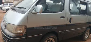 Toyota HiAce 2000