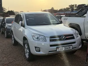 Toyota RAV4 2011 White