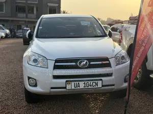 Toyota RAV4 2011 White