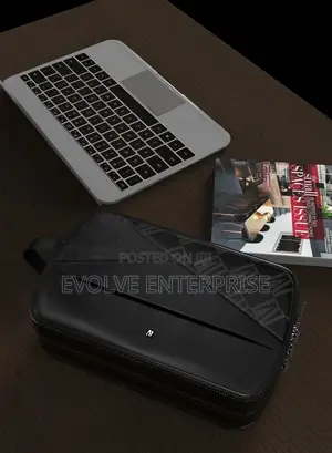 Levelo Poche Pouch With LVL Signature Logo