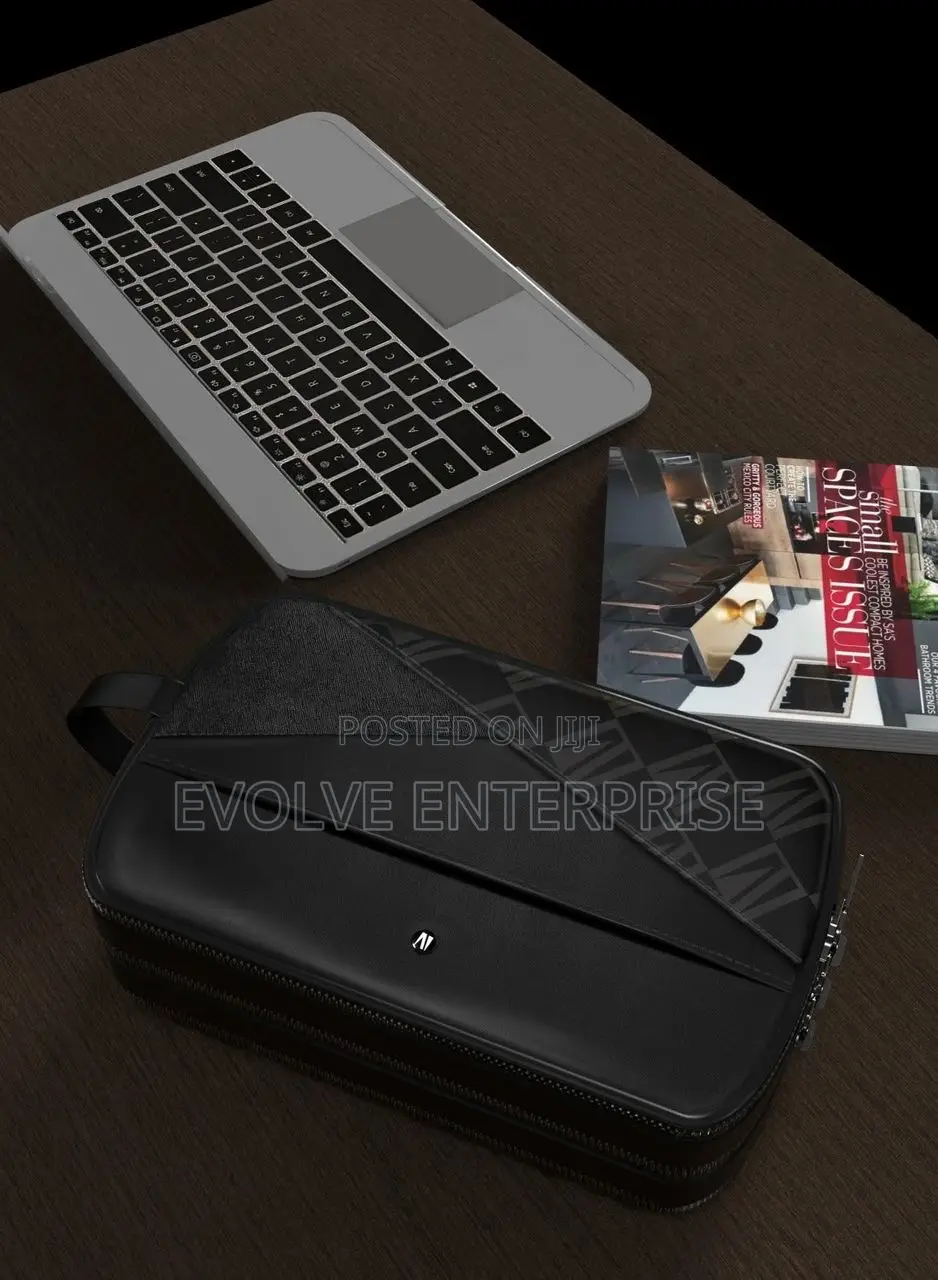 Levelo Poche Pouch With LVL Signature Logo