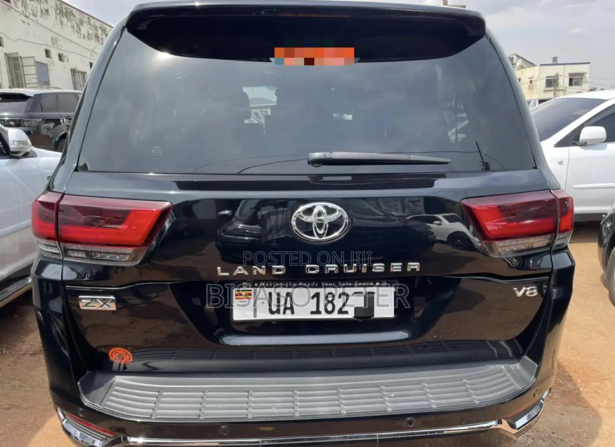 Toyota Land Cruiser 4.6 V8 ZX 2015 Black