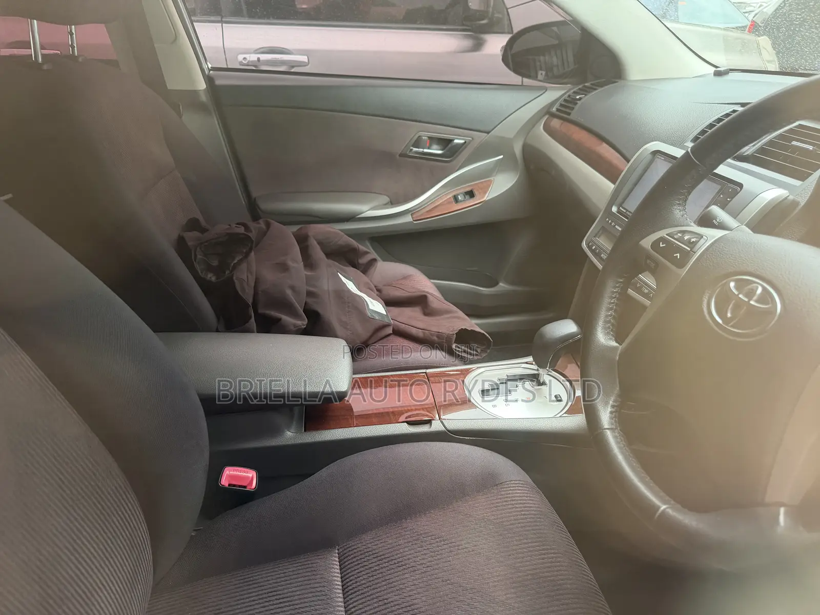 Toyota Premio 2016 Silver