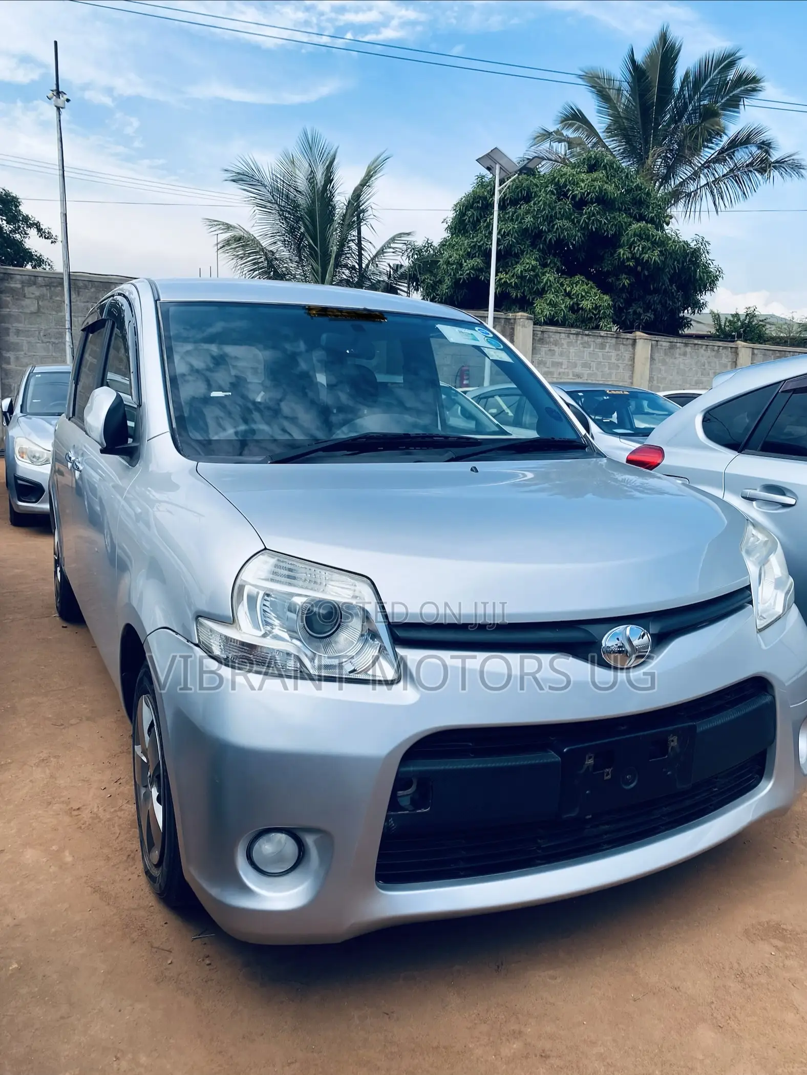 Toyota Sienta 2013 Silver