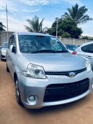 Toyota Sienta 2013 Silver