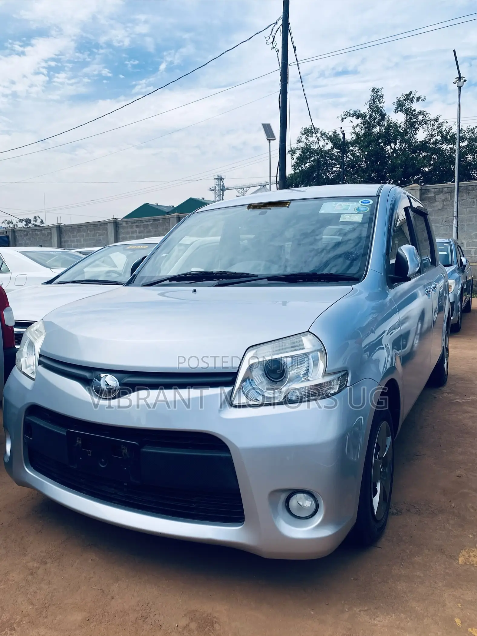 Toyota Sienta 2013 Silver