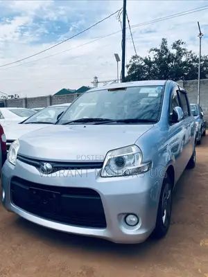 Toyota Sienta 2013 Silver