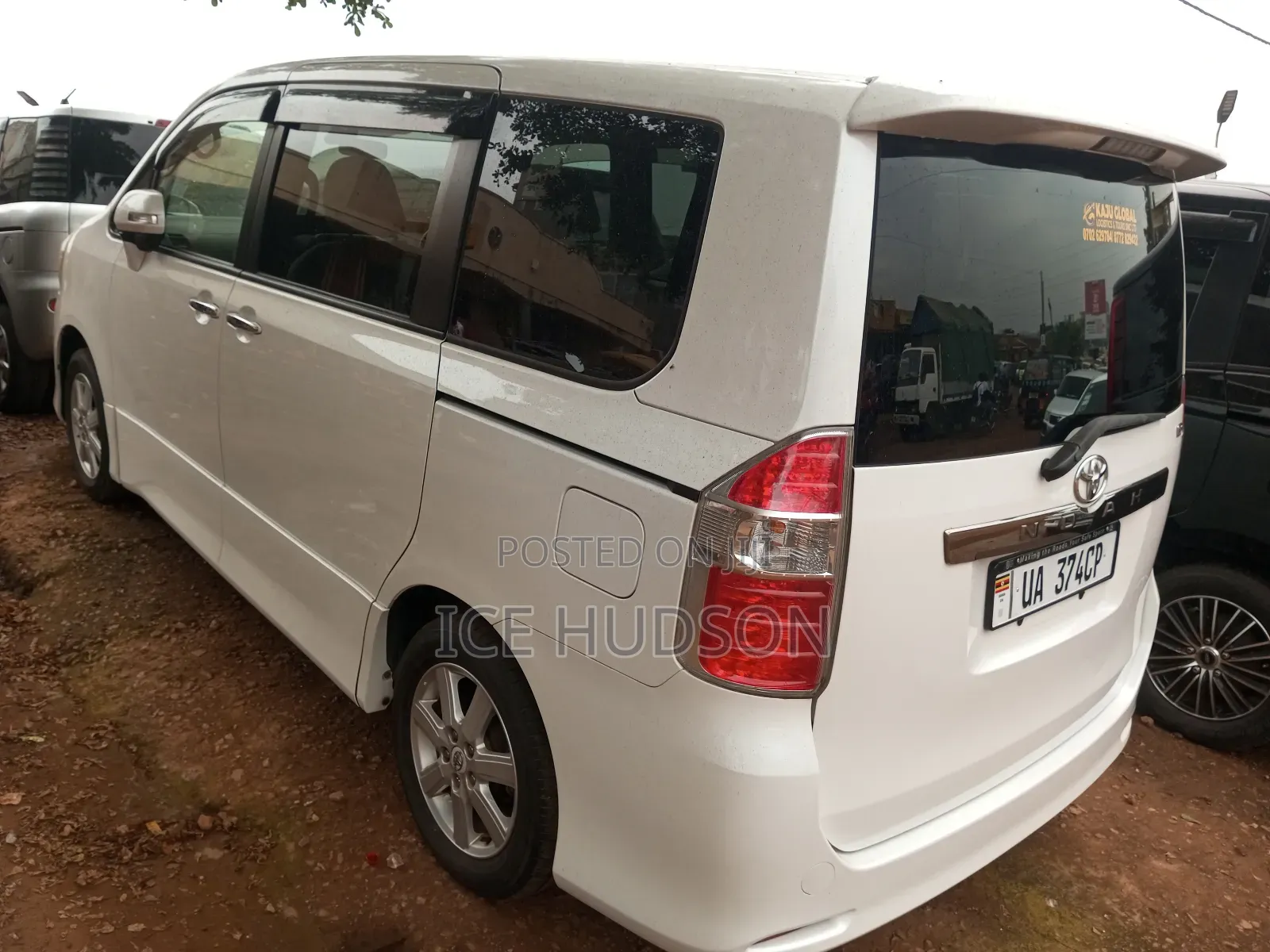 Toyota Noah 2012 White