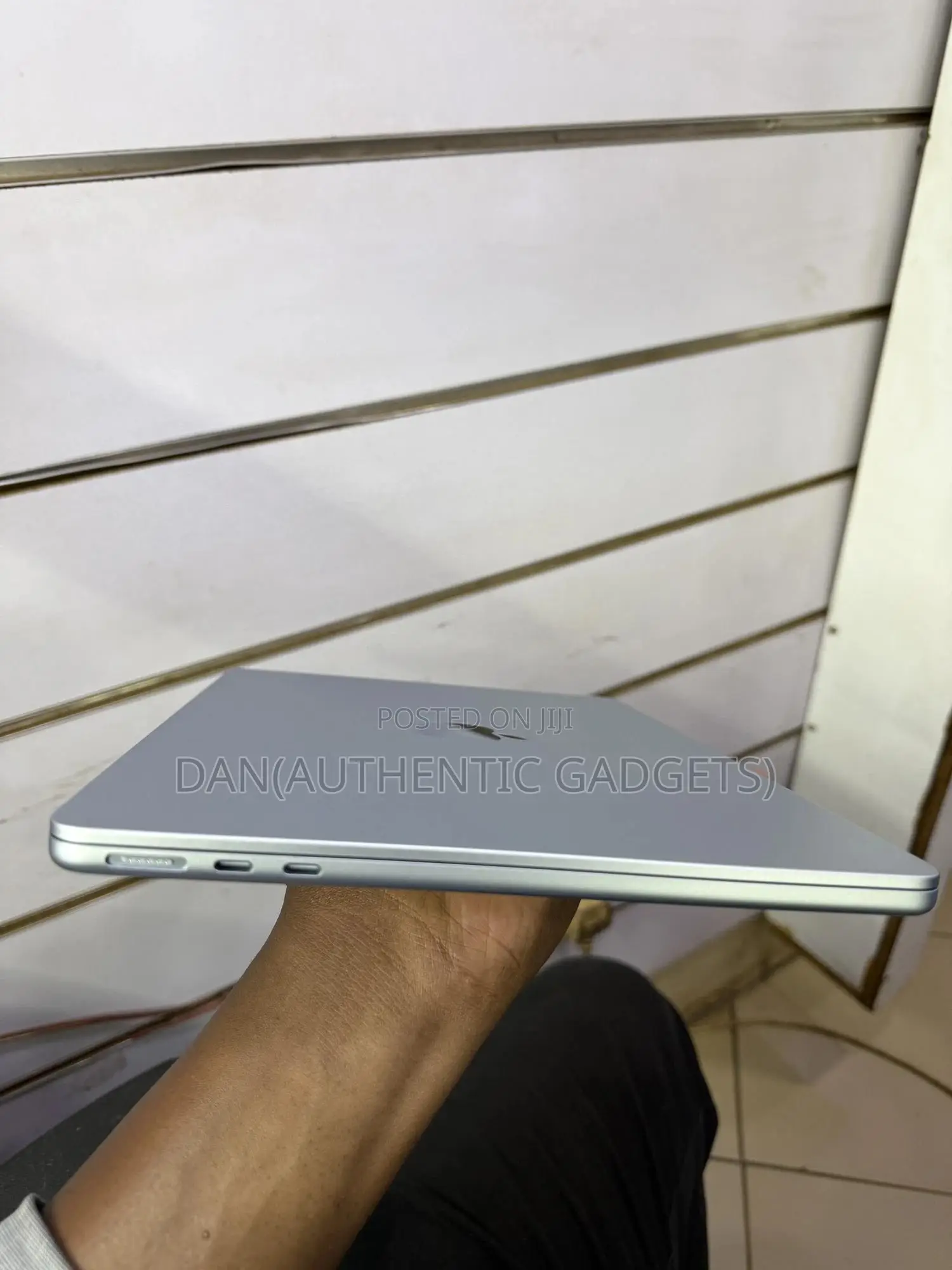 New Laptop Apple MacBook Air 2025 M4 13-Inch 16GB Apple M4 SSD 256GB