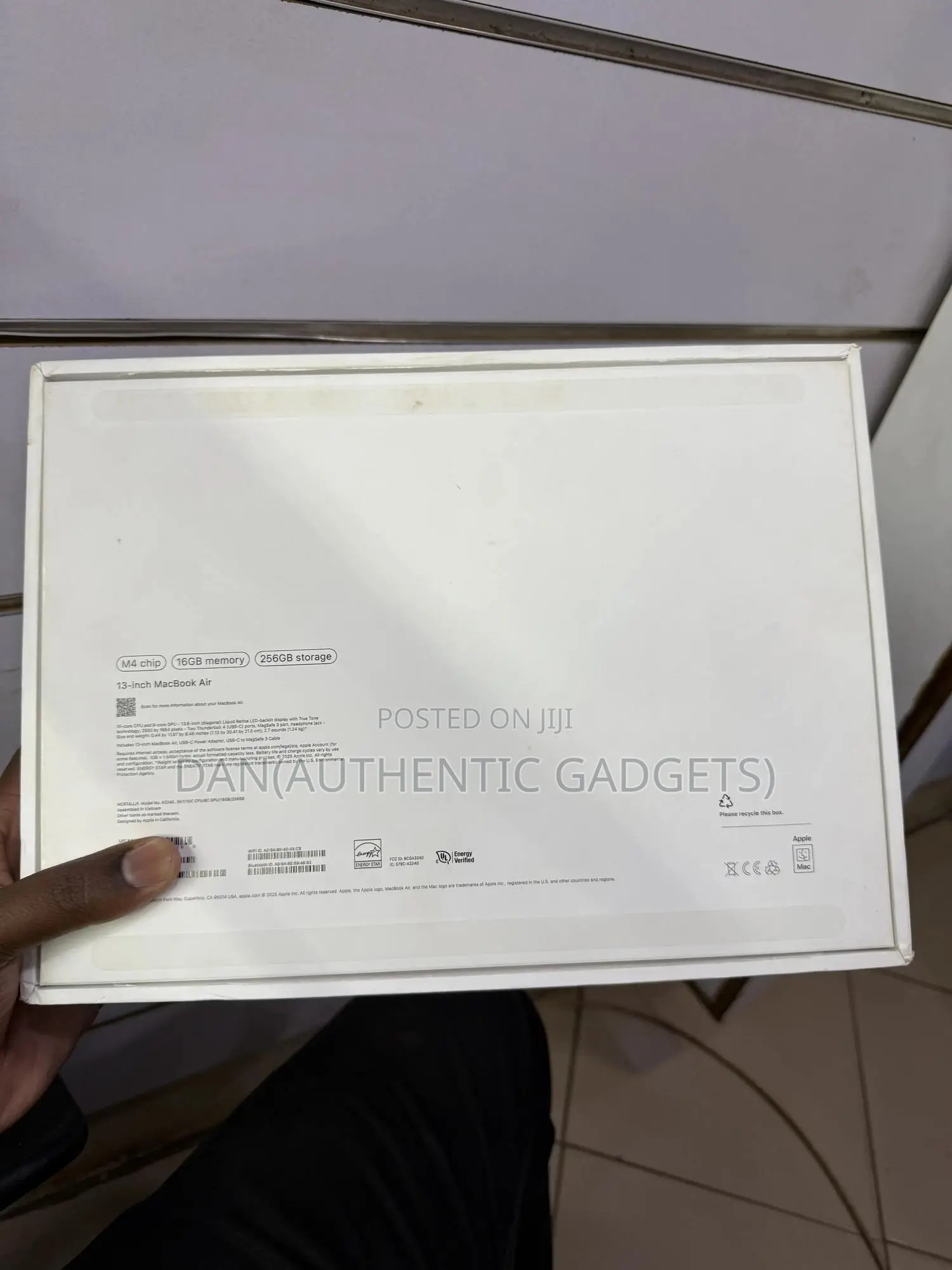 New Laptop Apple MacBook Air 2025 M4 13-Inch 16GB Apple M4 SSD 256GB