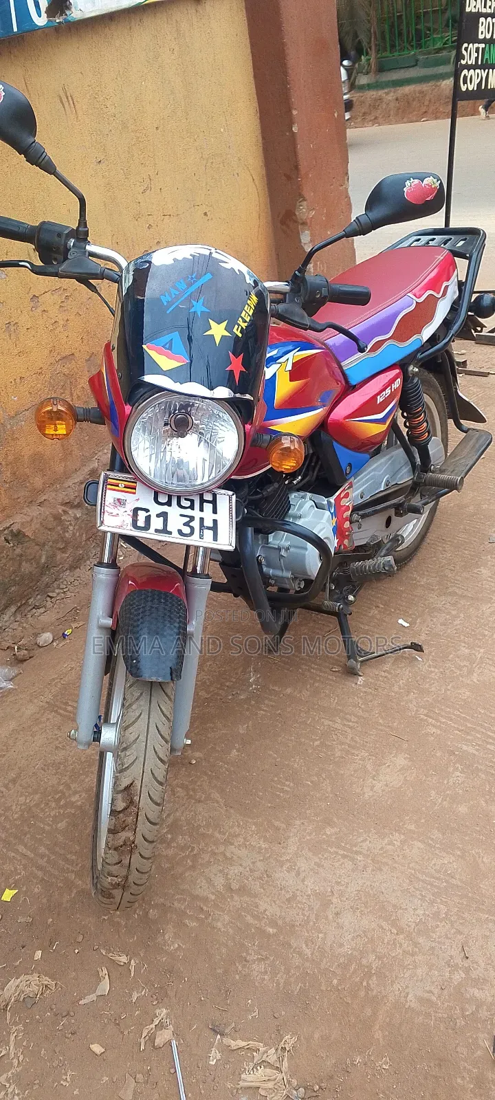 Bajaj Boxer 125 2024 Red