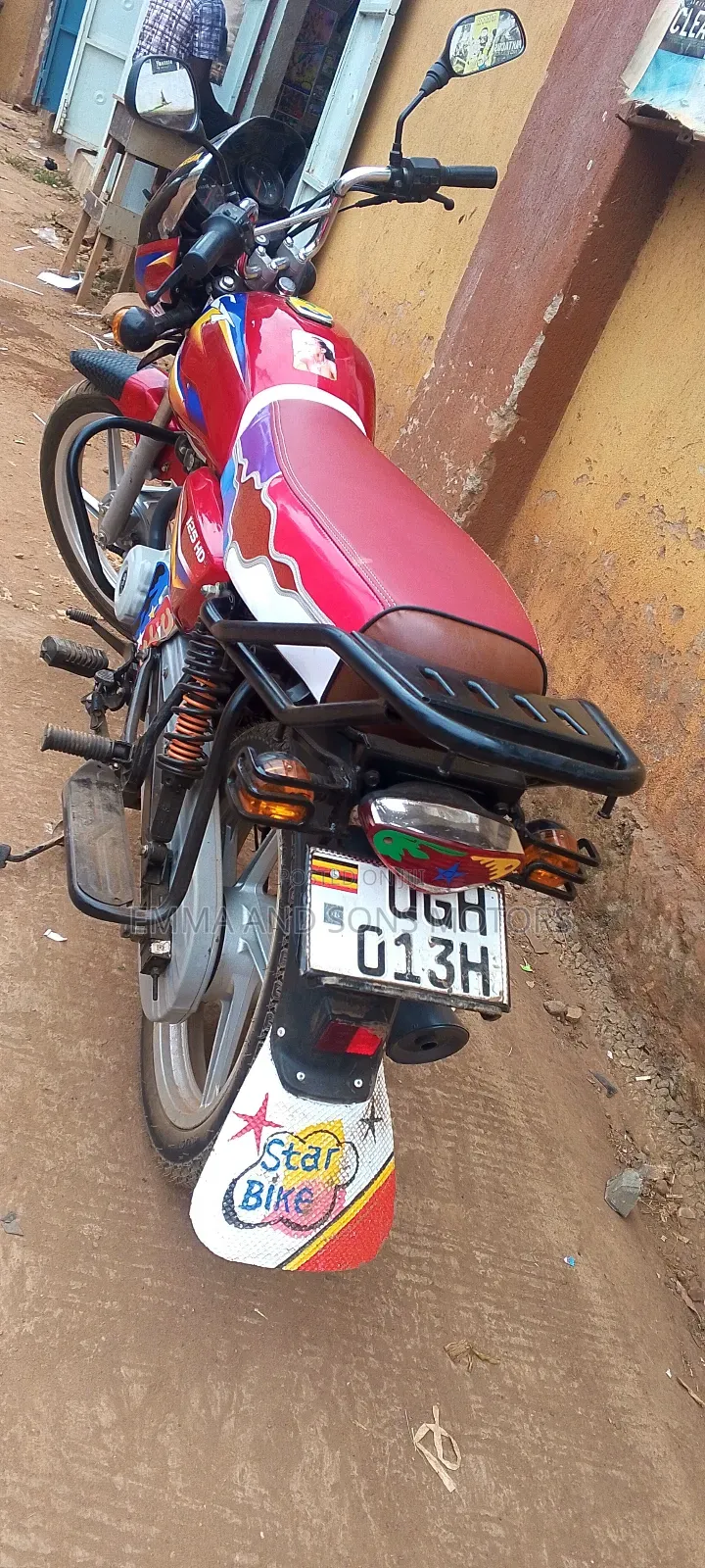 Bajaj Boxer 125 2024 Red