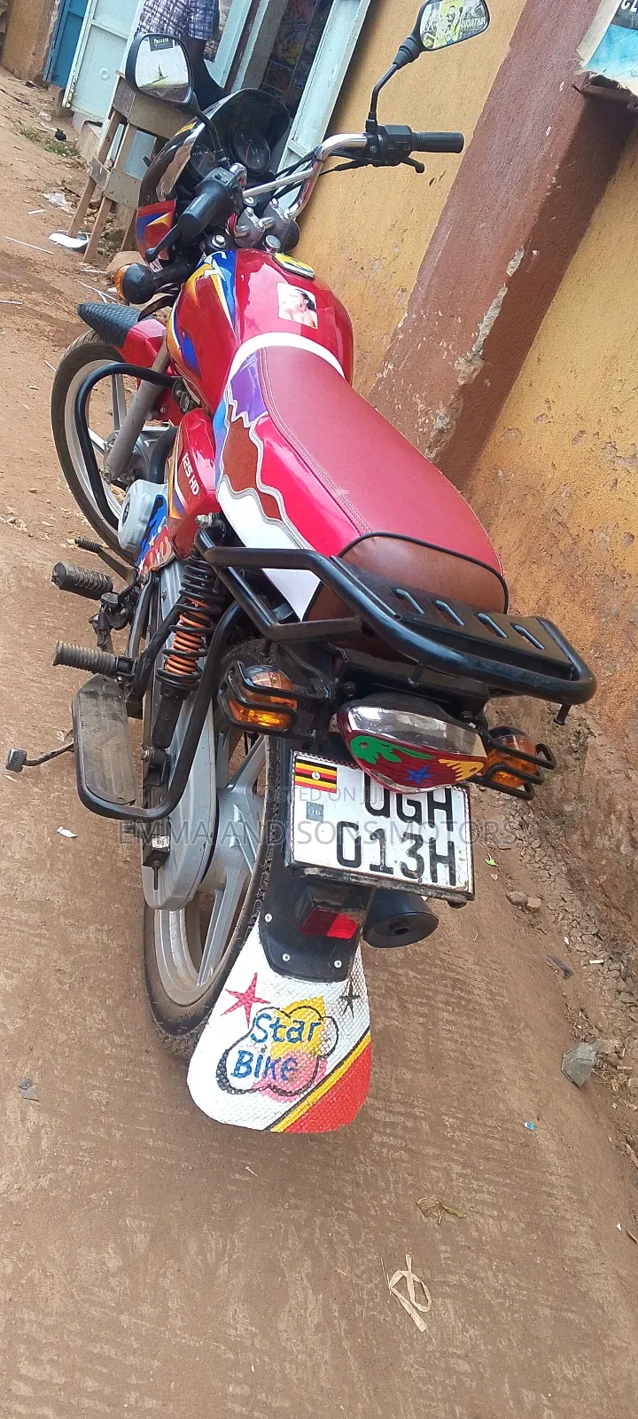 Bajaj Boxer 125 2024 Red
