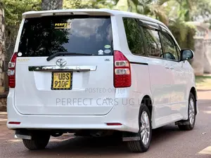 Toyota Noah 2.0 143hp AWD (8 Seater) 2010 Pearl