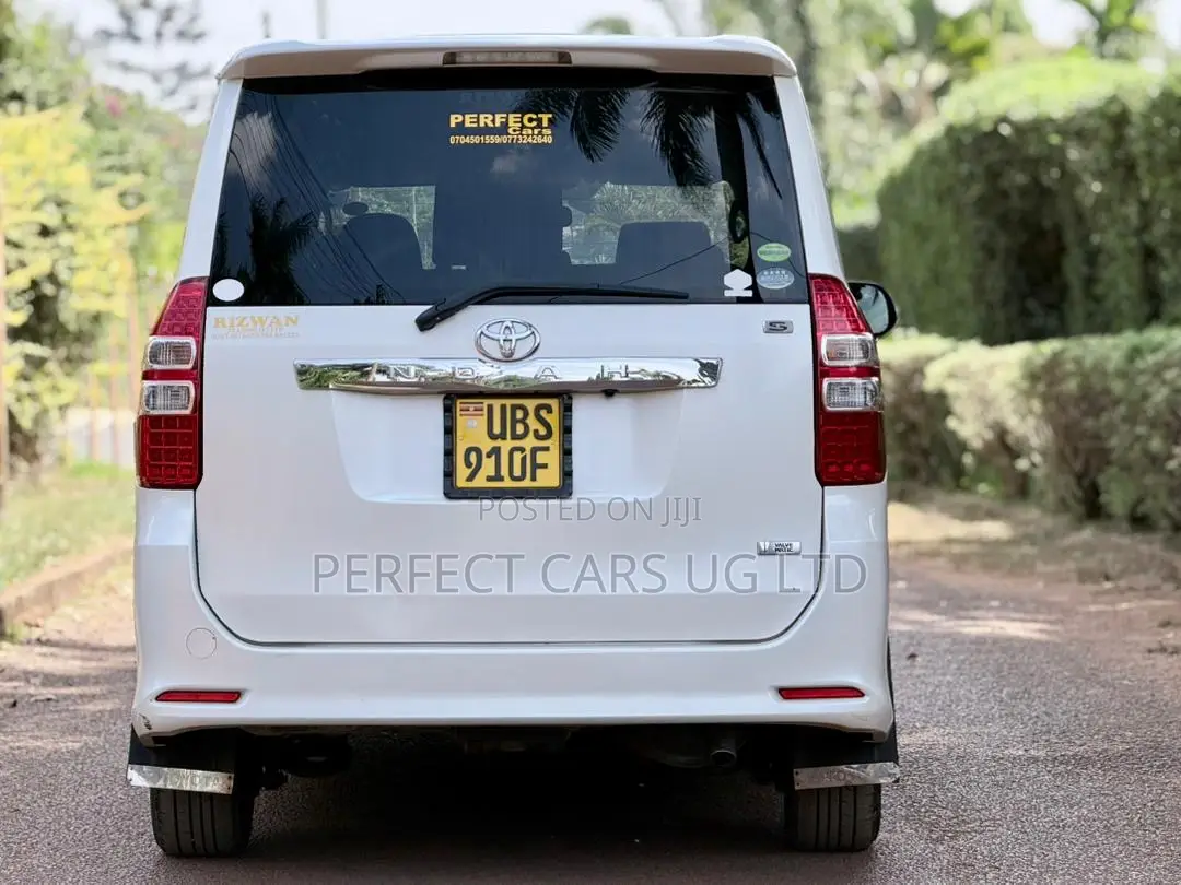 Toyota Noah 2.0 143hp AWD (8 Seater) 2010 Pearl