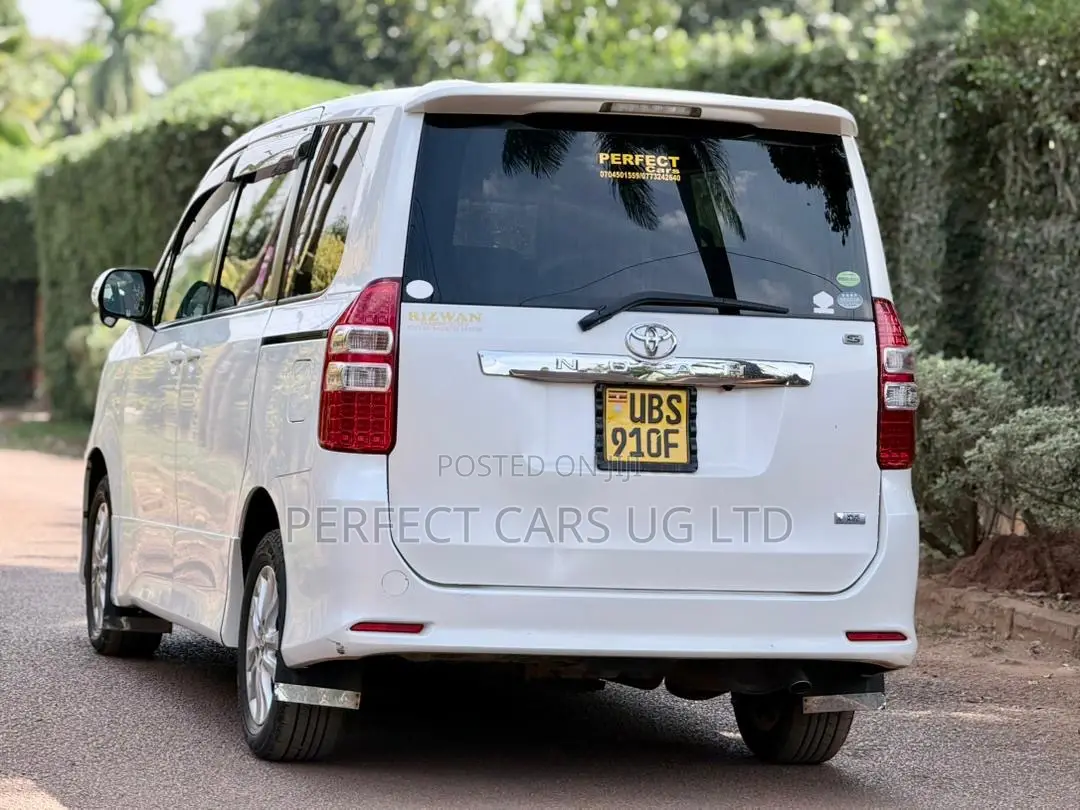 Toyota Noah 2.0 143hp AWD (8 Seater) 2010 Pearl