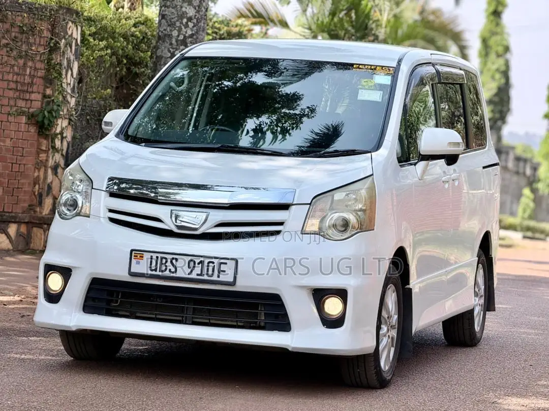 Toyota Noah 2.0 143hp AWD (8 Seater) 2010 Pearl