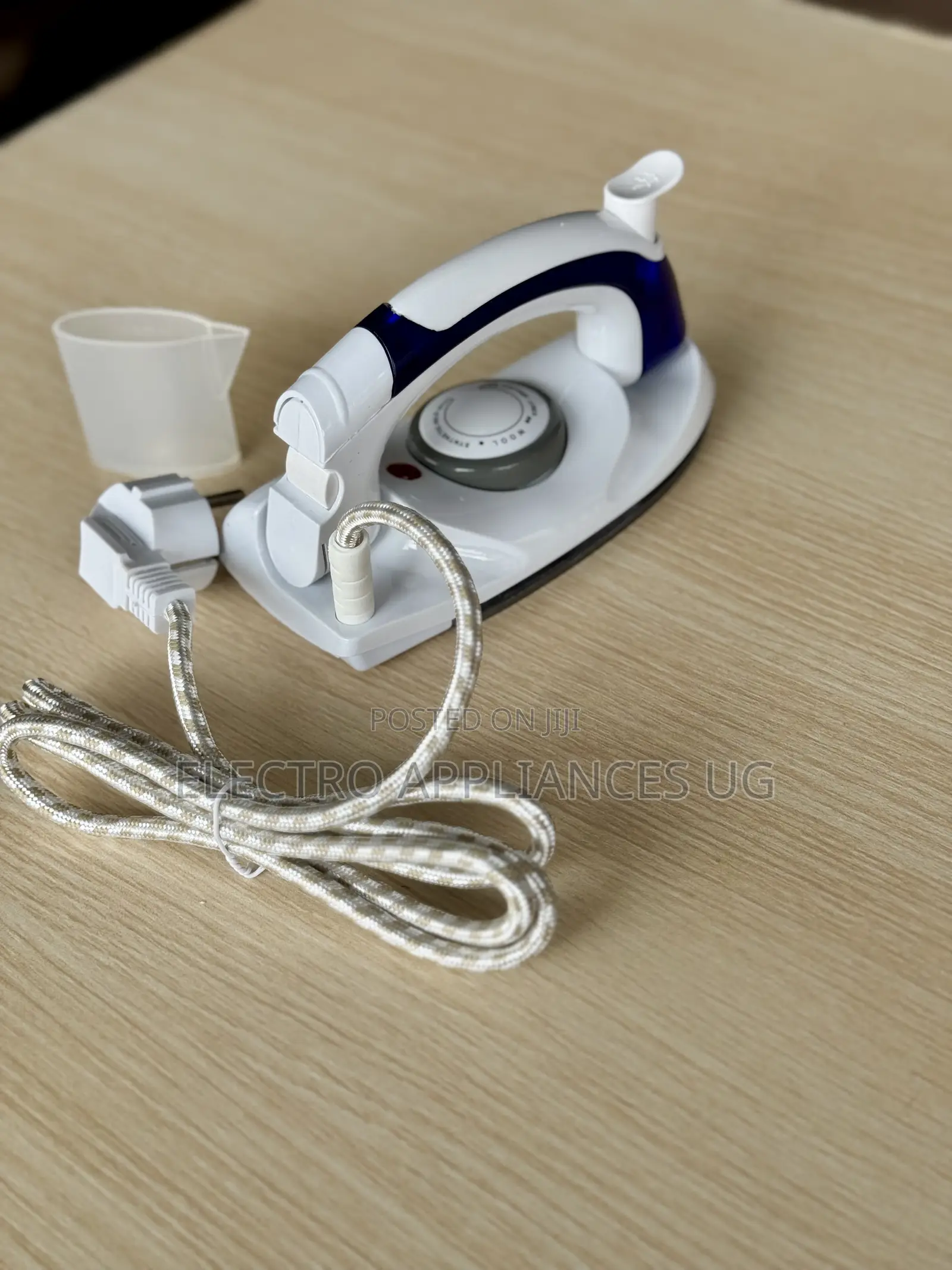 Sokany 6047 700w Portable Mini Travel Steam Iron.