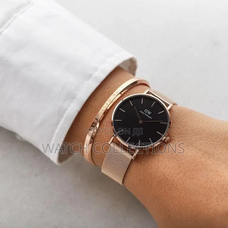 Stylish Female Dw Watches With a Stainless Steel Bracelet