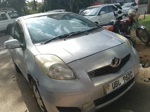 Toyota Vitz 2007 Silver