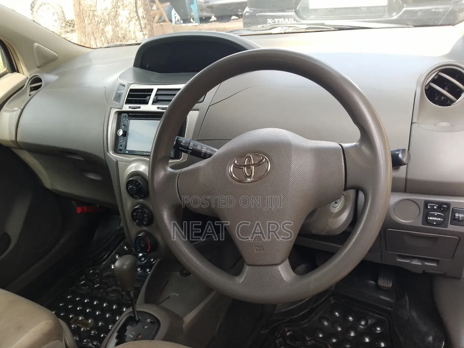 Toyota Vitz 2007 Silver
